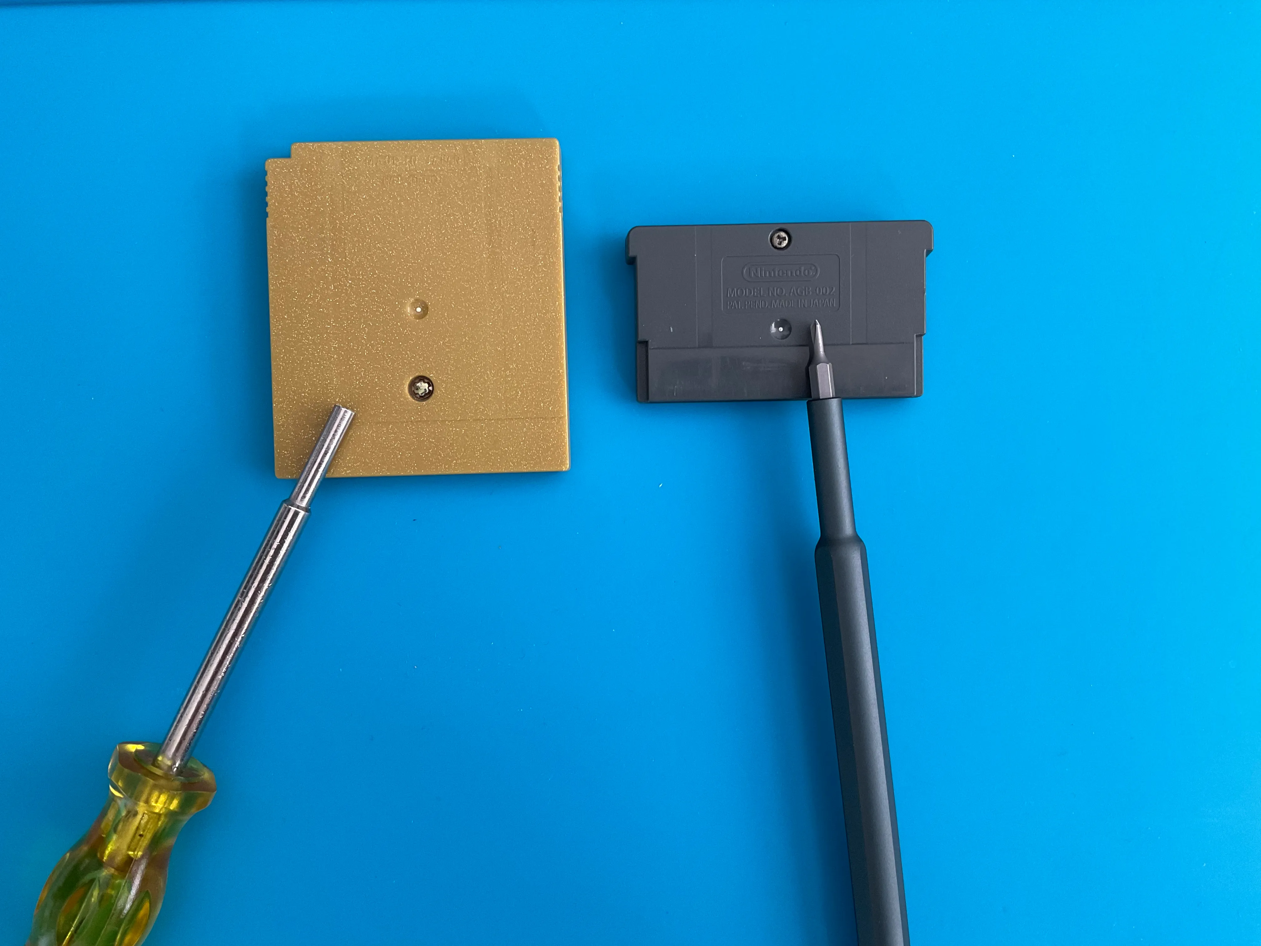 Opening a cartridge with a security screwdriver